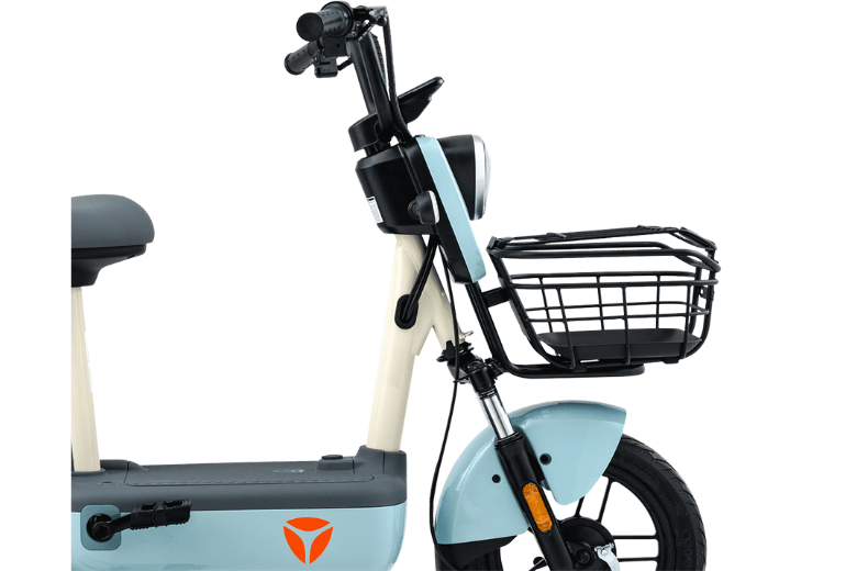 Xe đạp điện Yadea i6 giỏ chứa đồ và cổng sạc ngoài