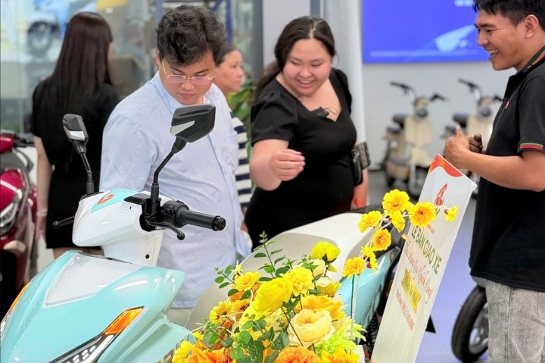 xăng tăng giá chọn xe điện