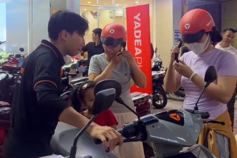lái thử xe điện Yadea Thủ Đức